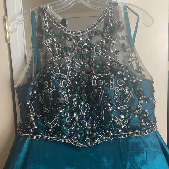 Prom Dress - Picture 4 of 16